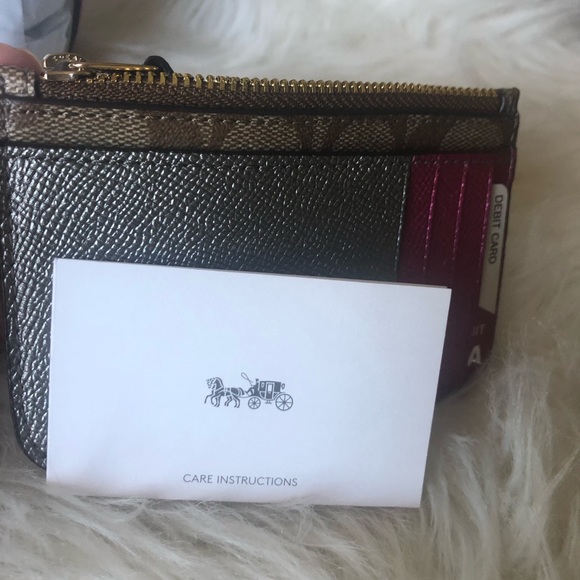 Coach - Picture 5 of 7